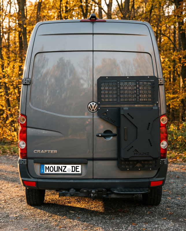 Terrain Box mit Heckträger Sherpa R montiert am Heck eines VW Crafter
